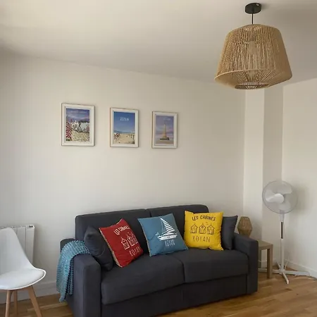 Apartment T2 Renove A Royan, Proche Plage, Parking Prive, Equipements Neufs Et Jardinet. - Fr-1-539-49 Royan
