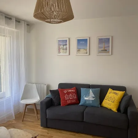 Apartment T2 Renove A Royan, Proche Plage, Parking Prive, Equipements Neufs Et Jardinet. - Fr-1-539-49