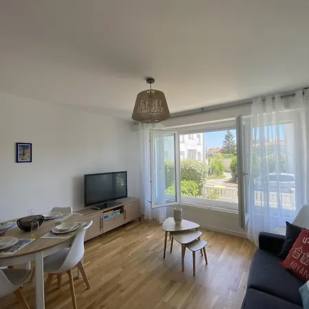 T2 Renove A Royan, Proche Plage, Parking Prive, Equipements Neufs Et Jardinet. - Fr-1-539-49 Apartment